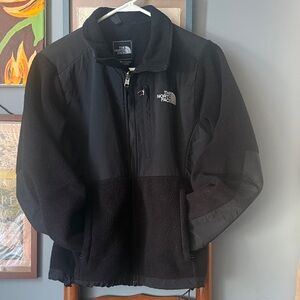 The North Face Black Men’s Lightweight Fleece Jacket